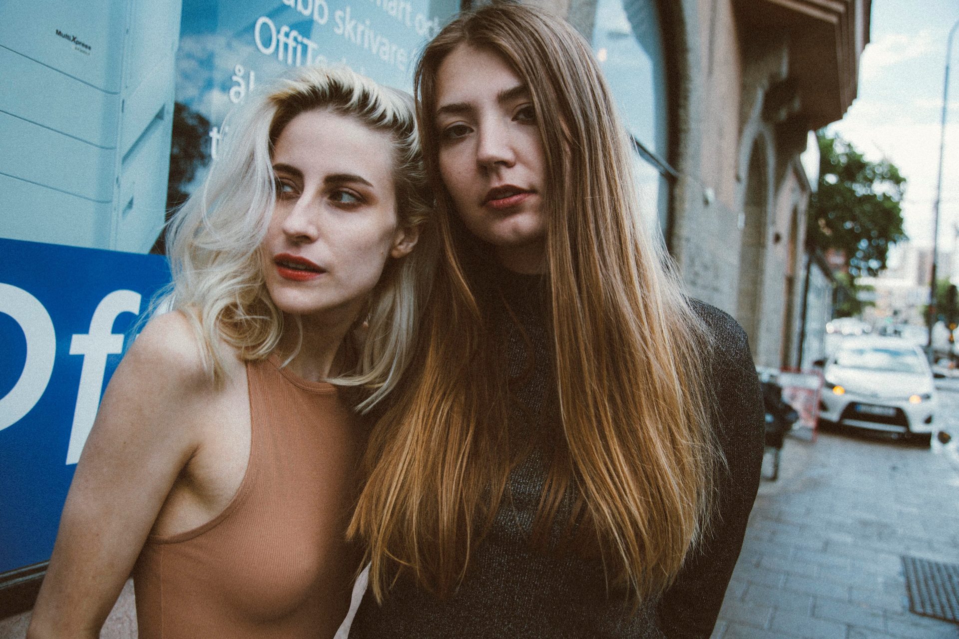 Pale Honey - Photography by Jasmin Storch